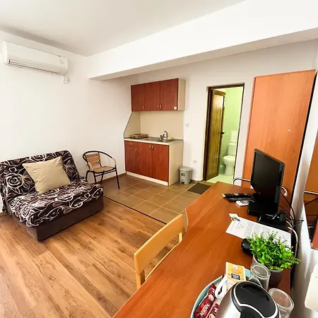 Family Helios בית הארחה