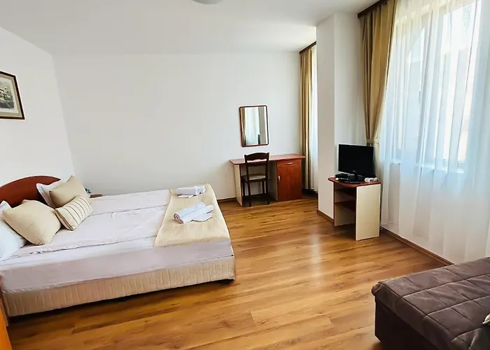 Family Helios סאני ביץ'