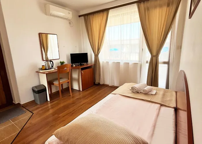 Family Helios 3* סאני ביץ'