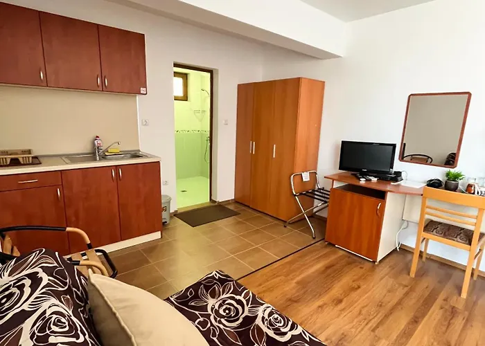 Family Helios סאני ביץ'