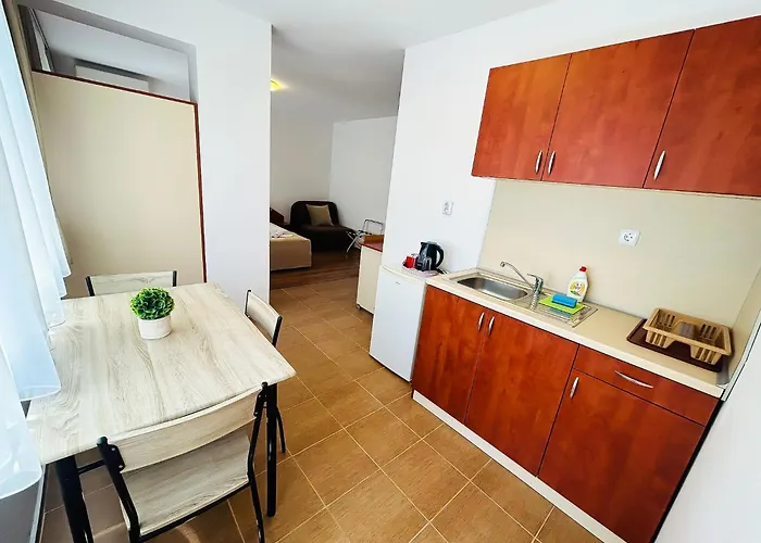 Guest house Family Helios 3*