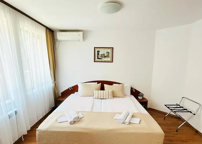 Guest house Family Helios 3*